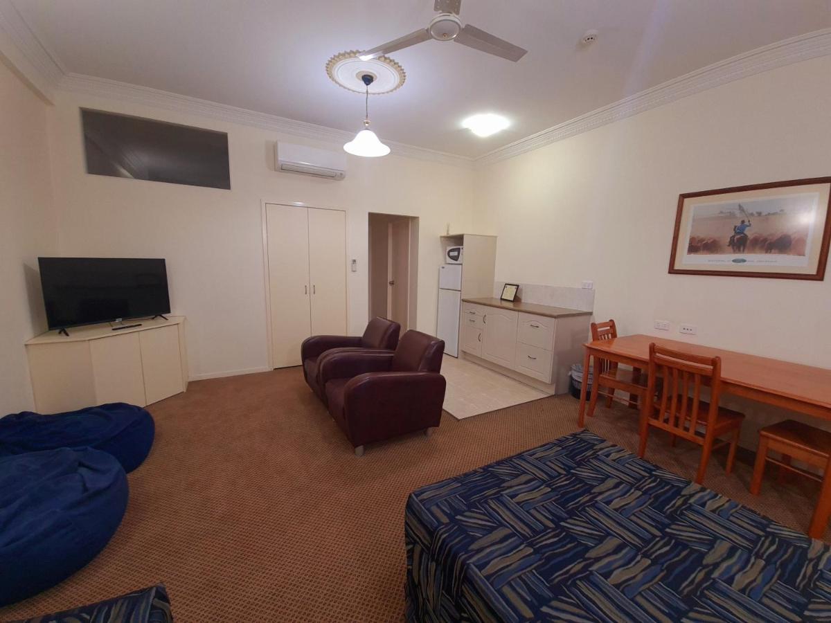 Criterion Hotel-Motel Rockhampton Bagian luar foto